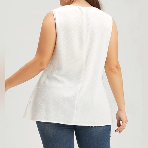 Solid Embroidered Sleeveless Contrast Lace Tank Top - Picture 2 of 2